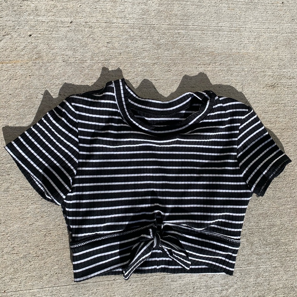 ROBIN PICCONE Ava knot front tee